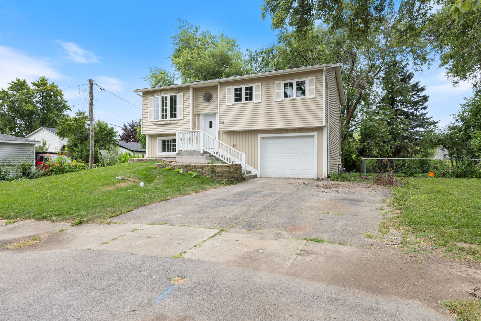 105 Cedarwood Court photo 2
