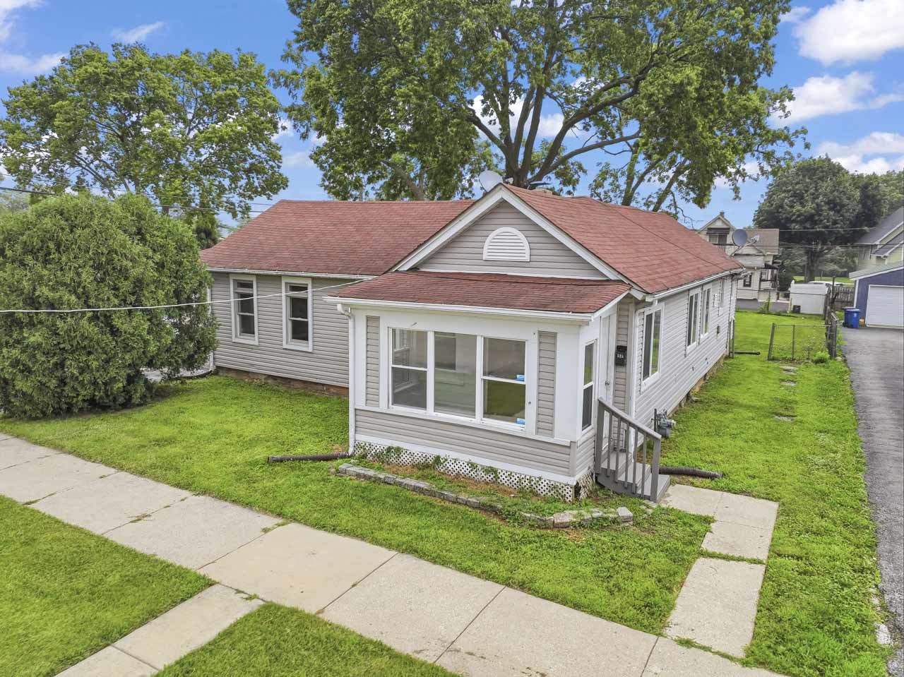 523 Batavia Avenue photo 2