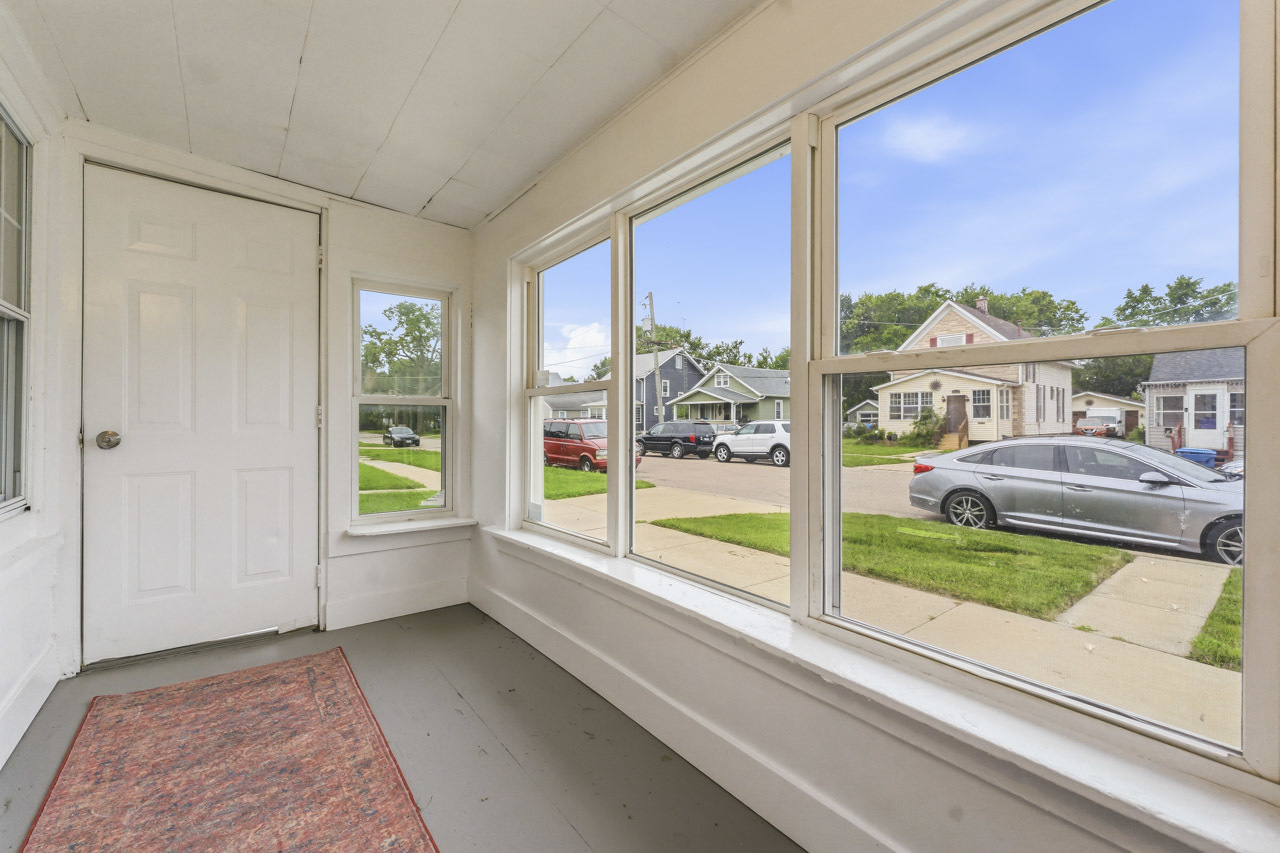 523 Batavia Avenue photo 3