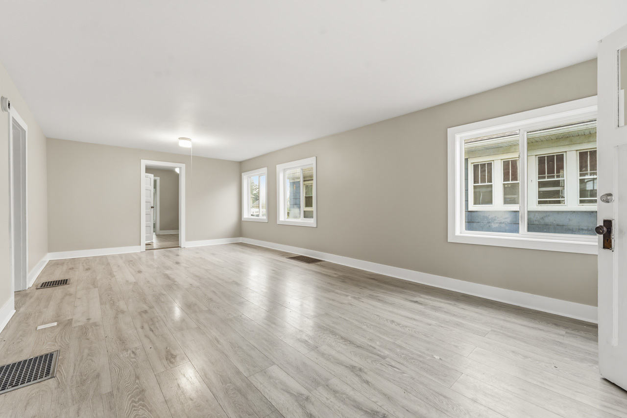 523 Batavia Avenue photo 4
