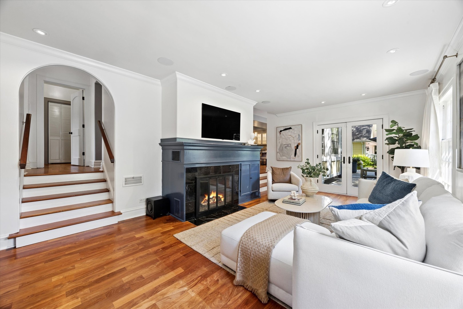 801 N MADISON Street photo 4