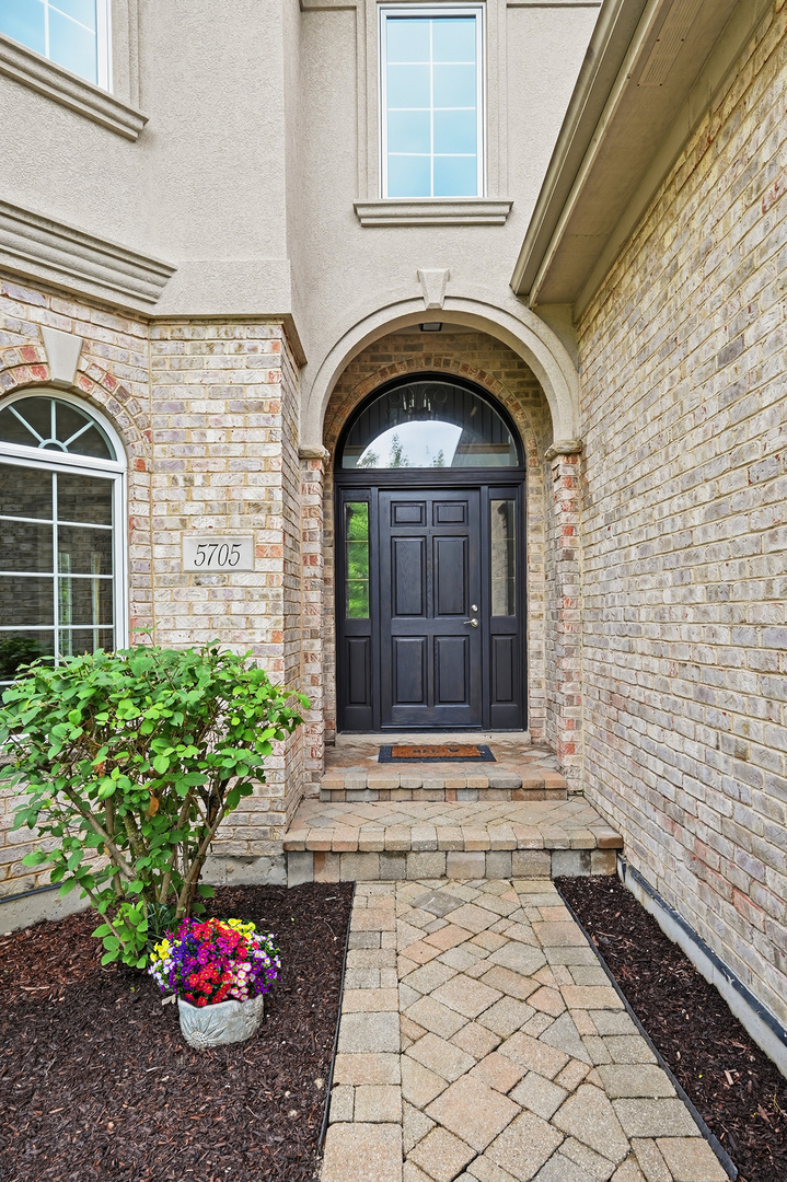 5705 S Elm Street photo 3