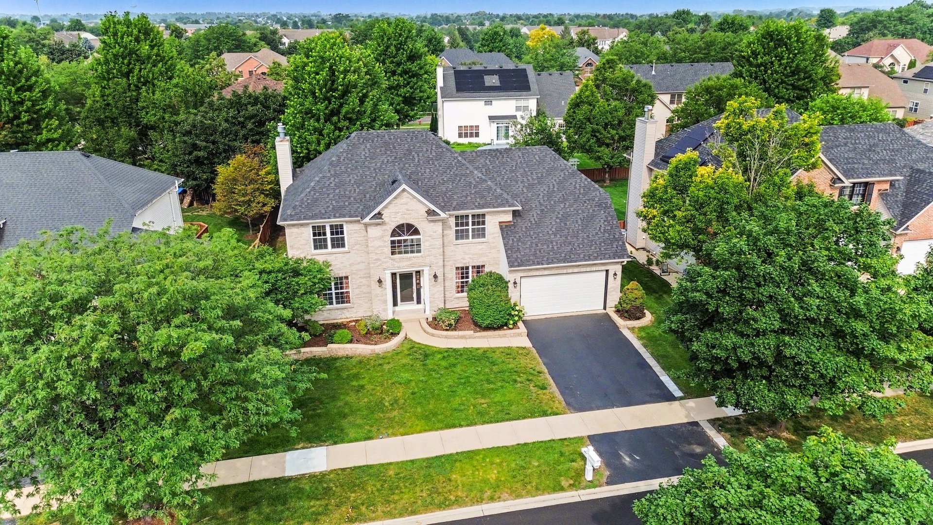 2095 Rockland Drive photo 3