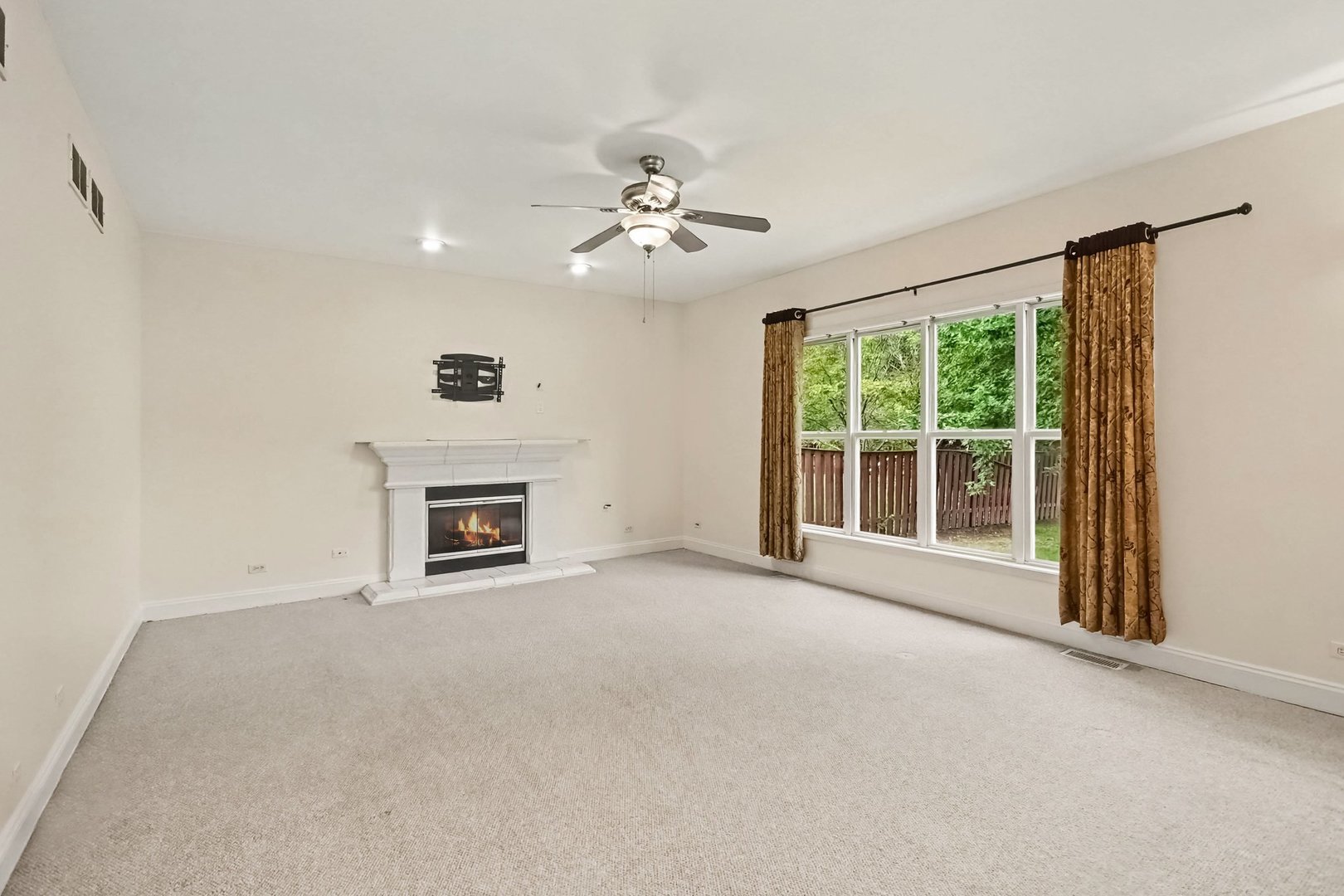 2095 Rockland Drive photo 4