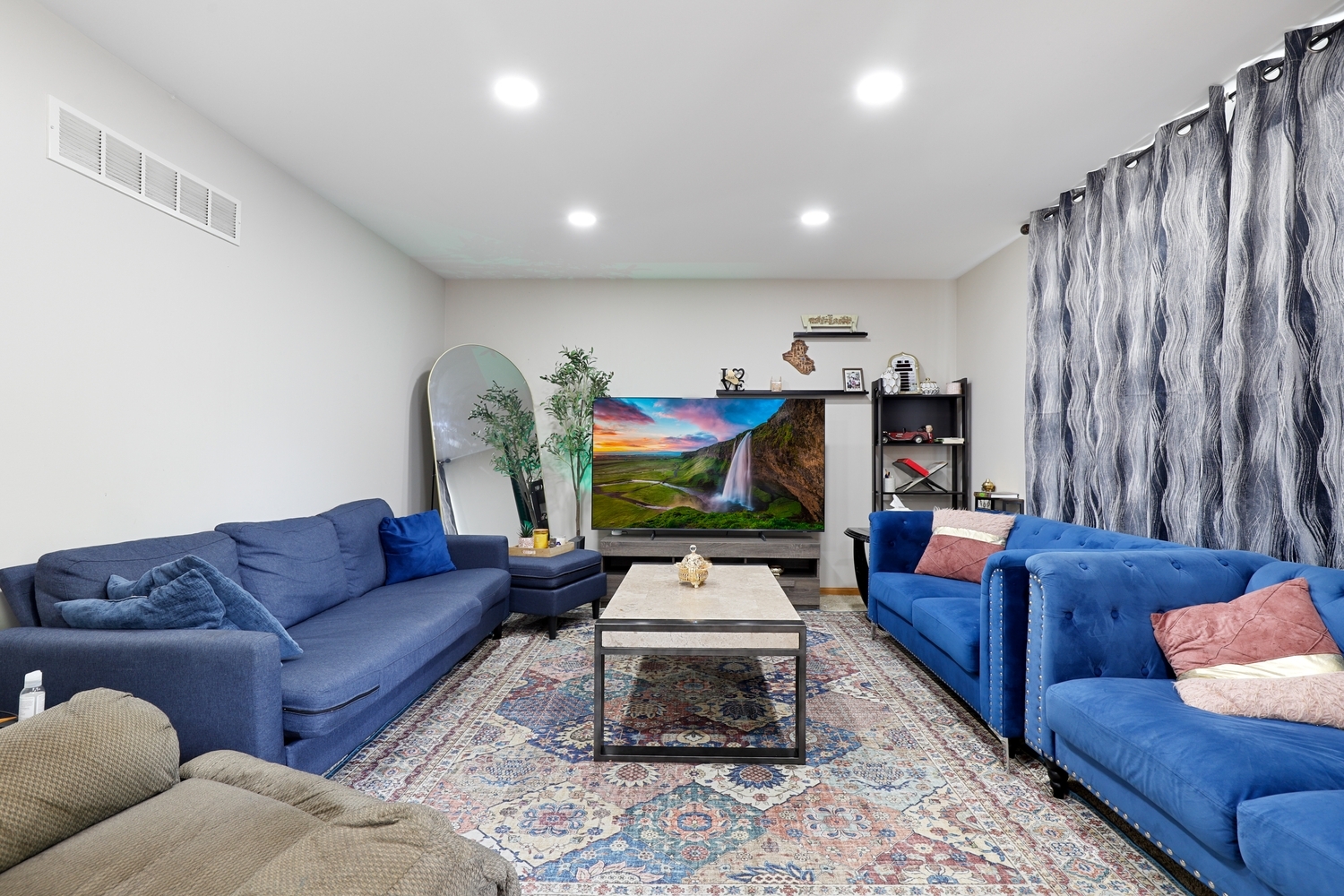 2306 Maple Ridge Drive photo 2