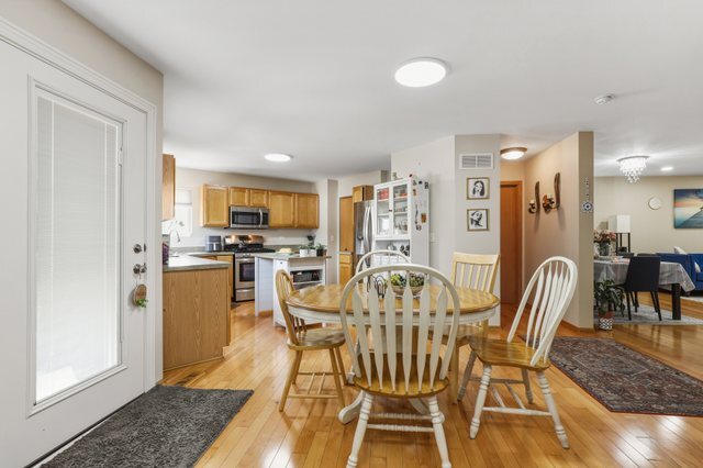 2306 Maple Ridge Drive photo 3