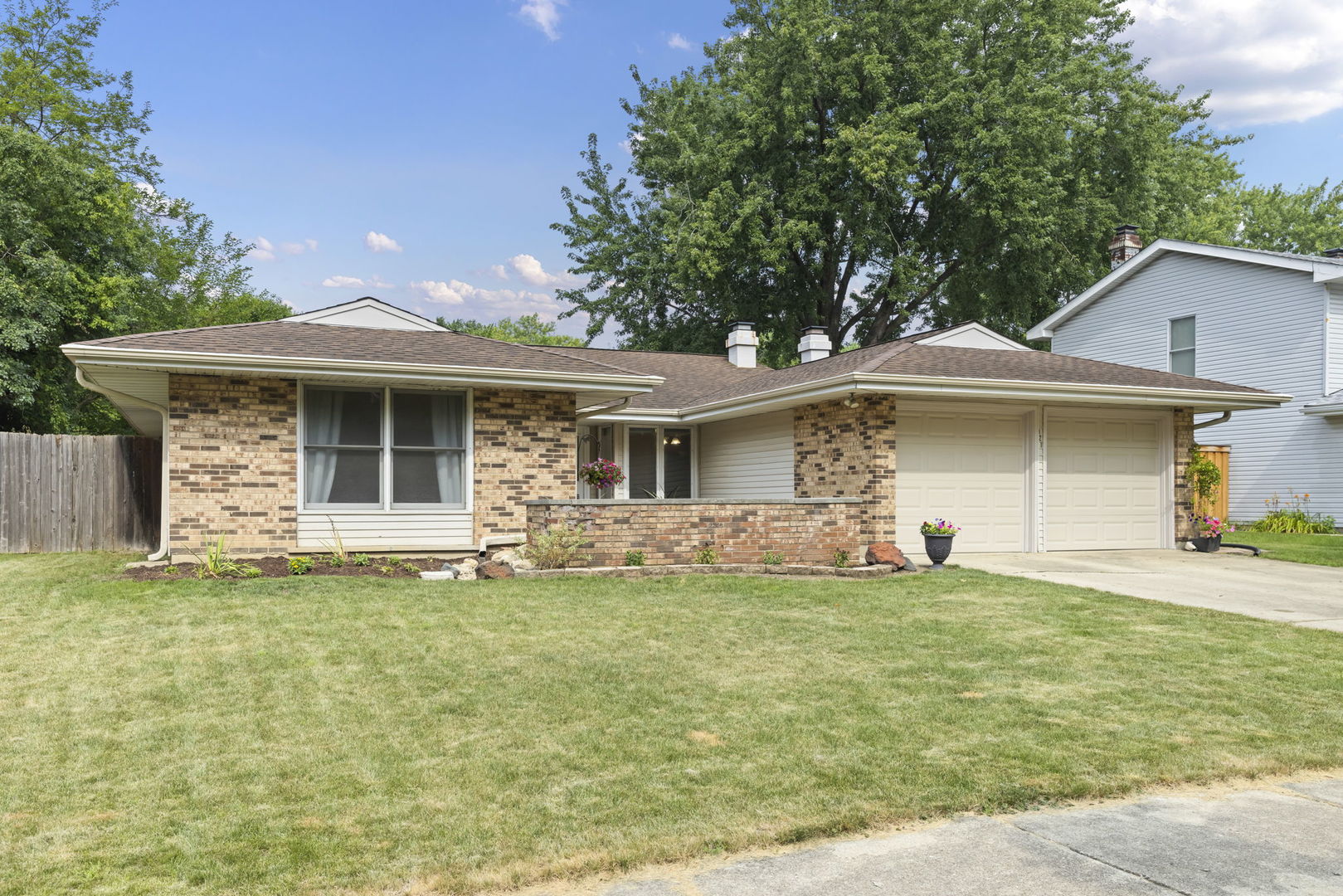 121 Newport Drive photo 2