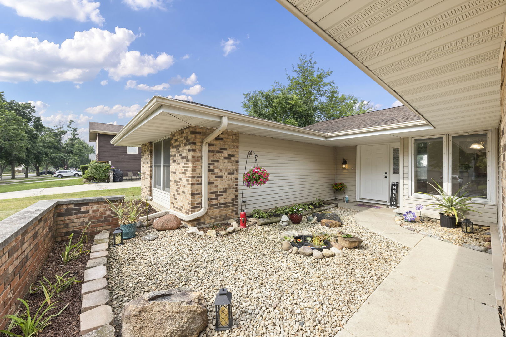 121 Newport Drive photo 3