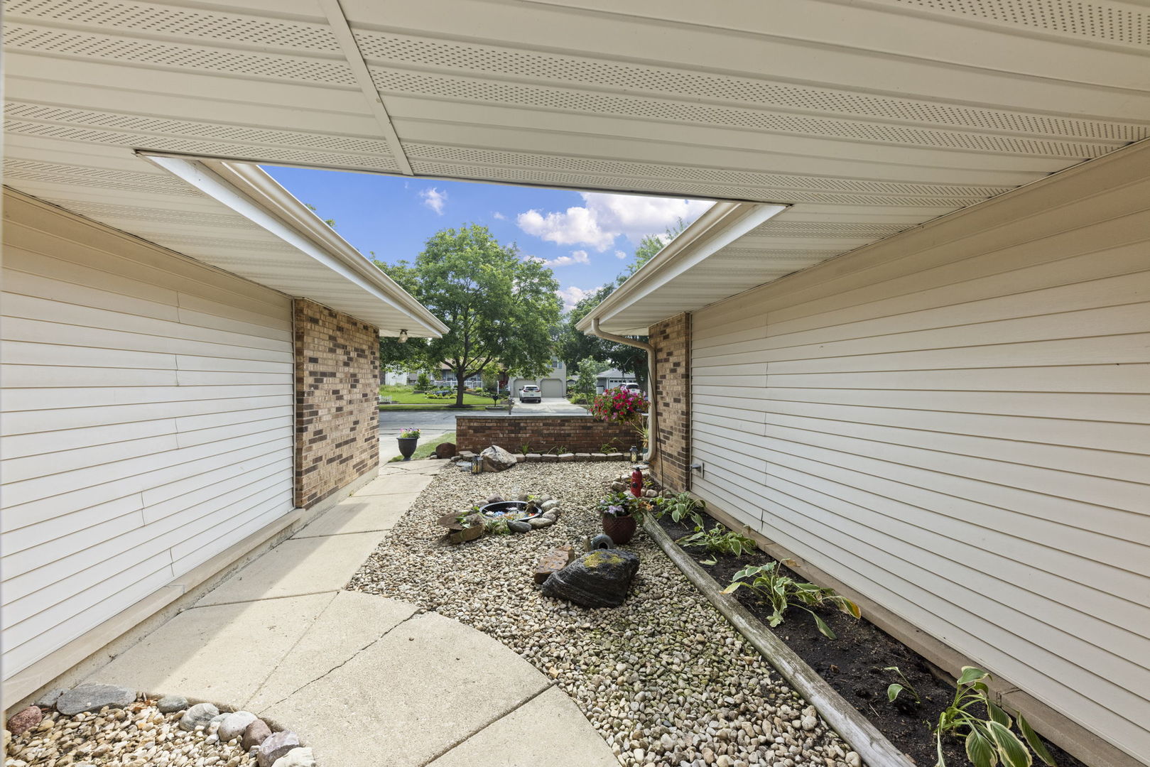 121 Newport Drive photo 4