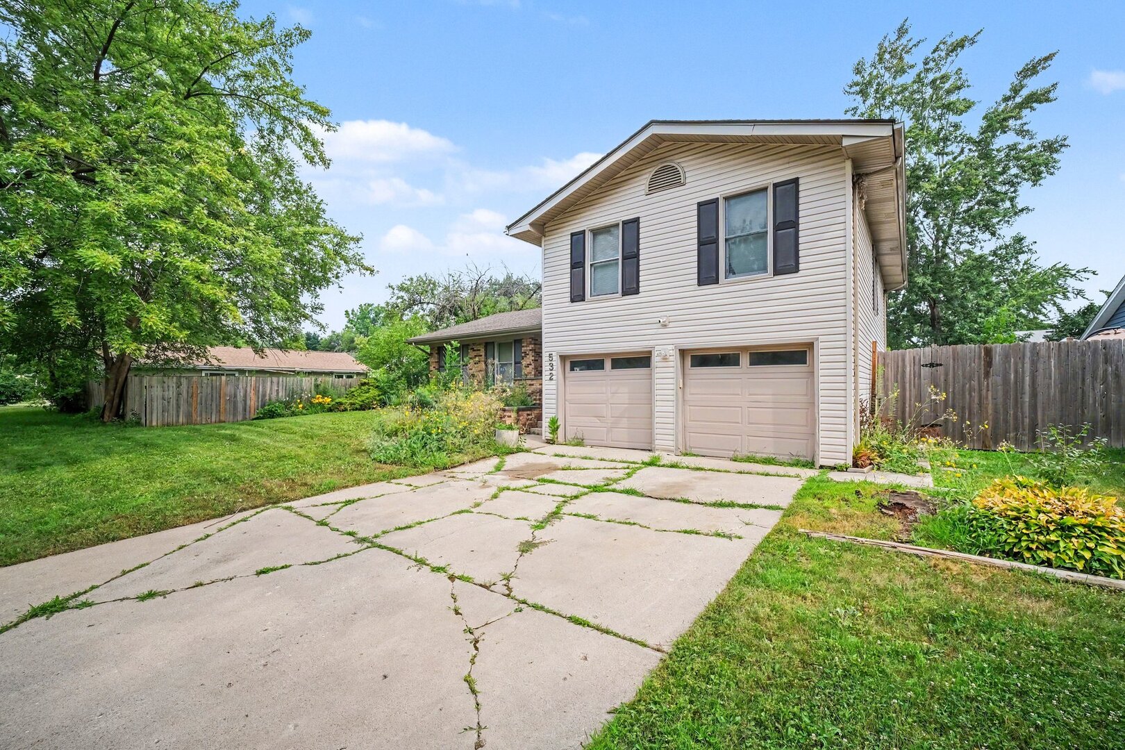 532 Carlyle Lane photo 2