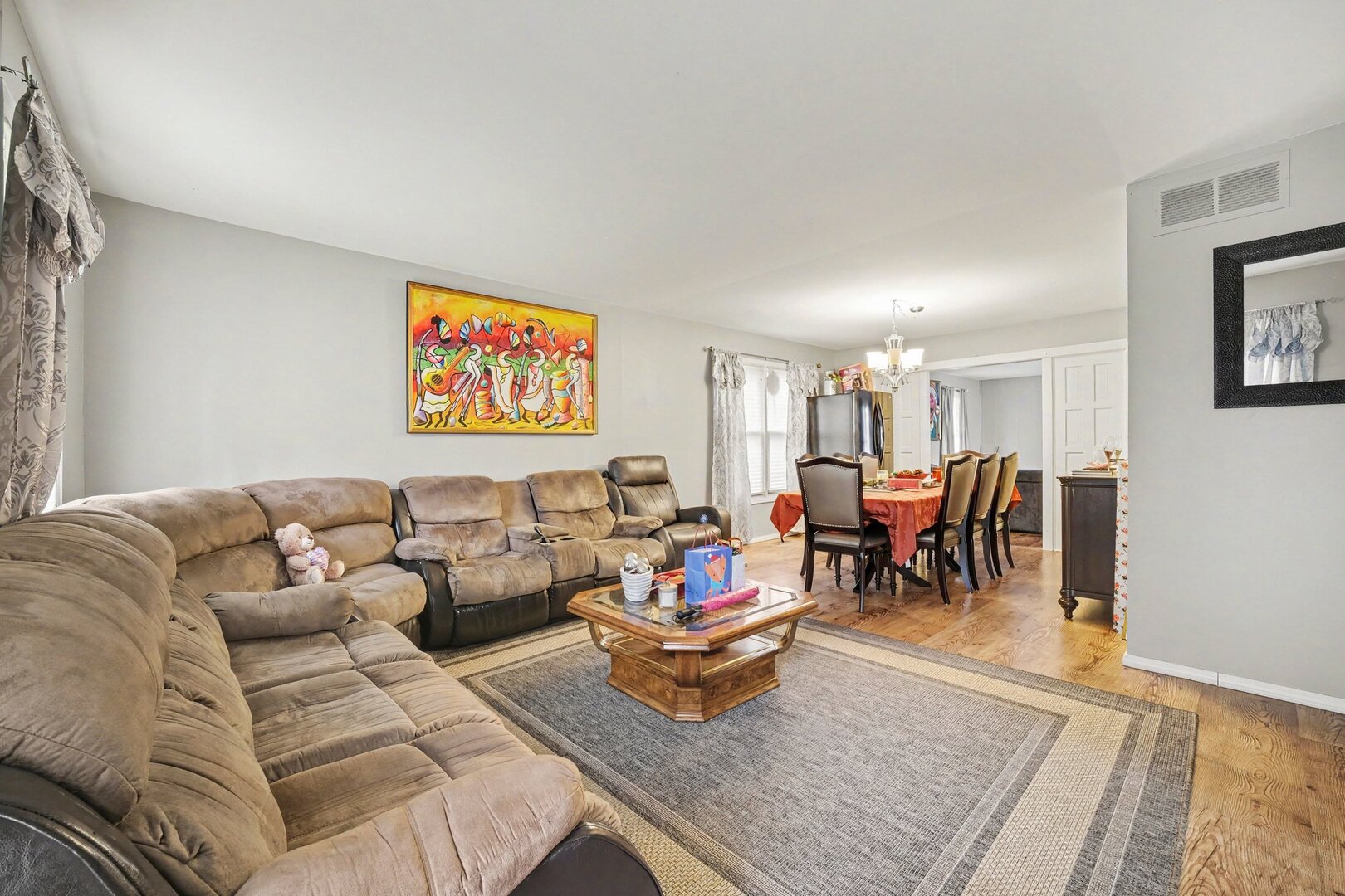532 Carlyle Lane photo 3