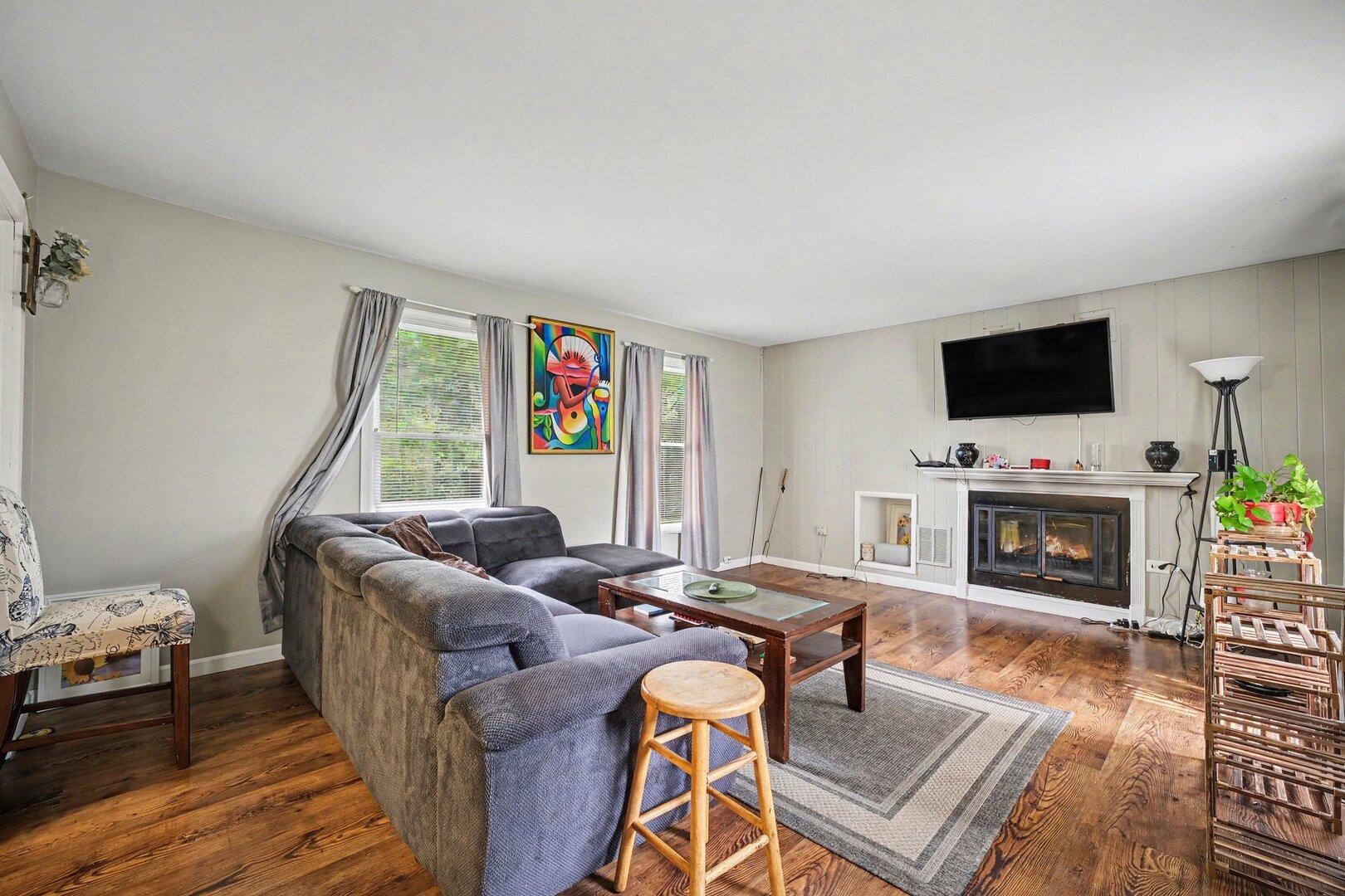 532 Carlyle Lane photo 4