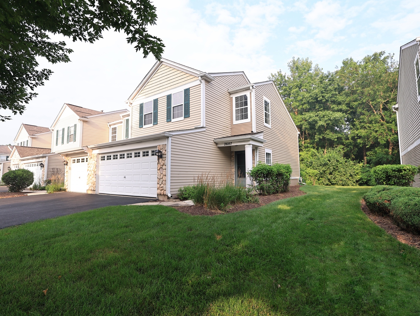2607 Oak Tree Lane #2607 photo 2
