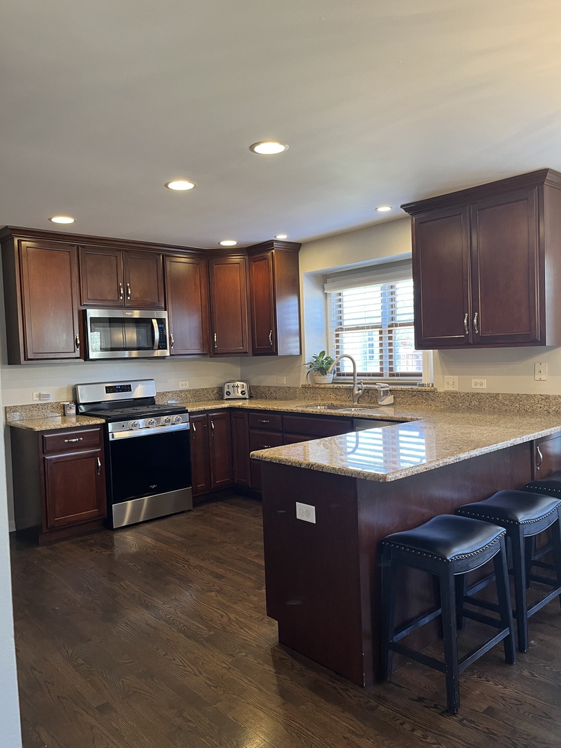 553 Danbury Drive photo 2