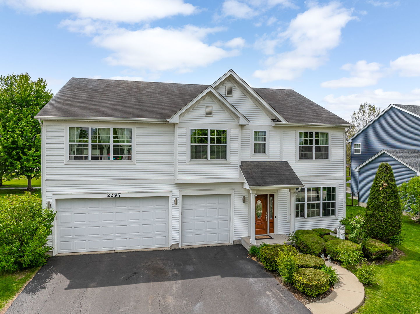 2297 Deerpath Road photo 3