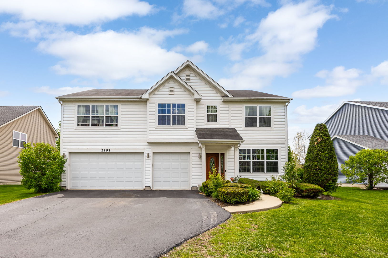 2297 Deerpath Road photo 4
