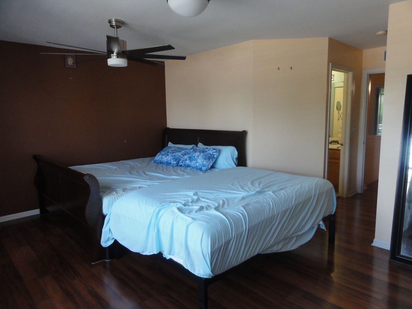3156 Bromley Lane photo 5