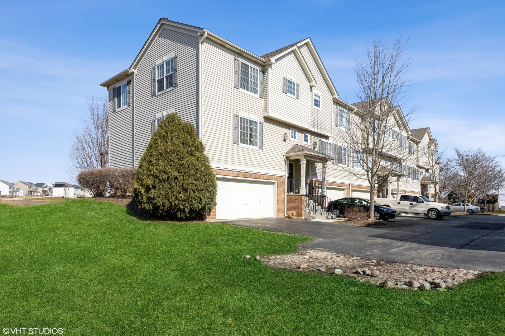 2371 Lundquist Drive photo 2