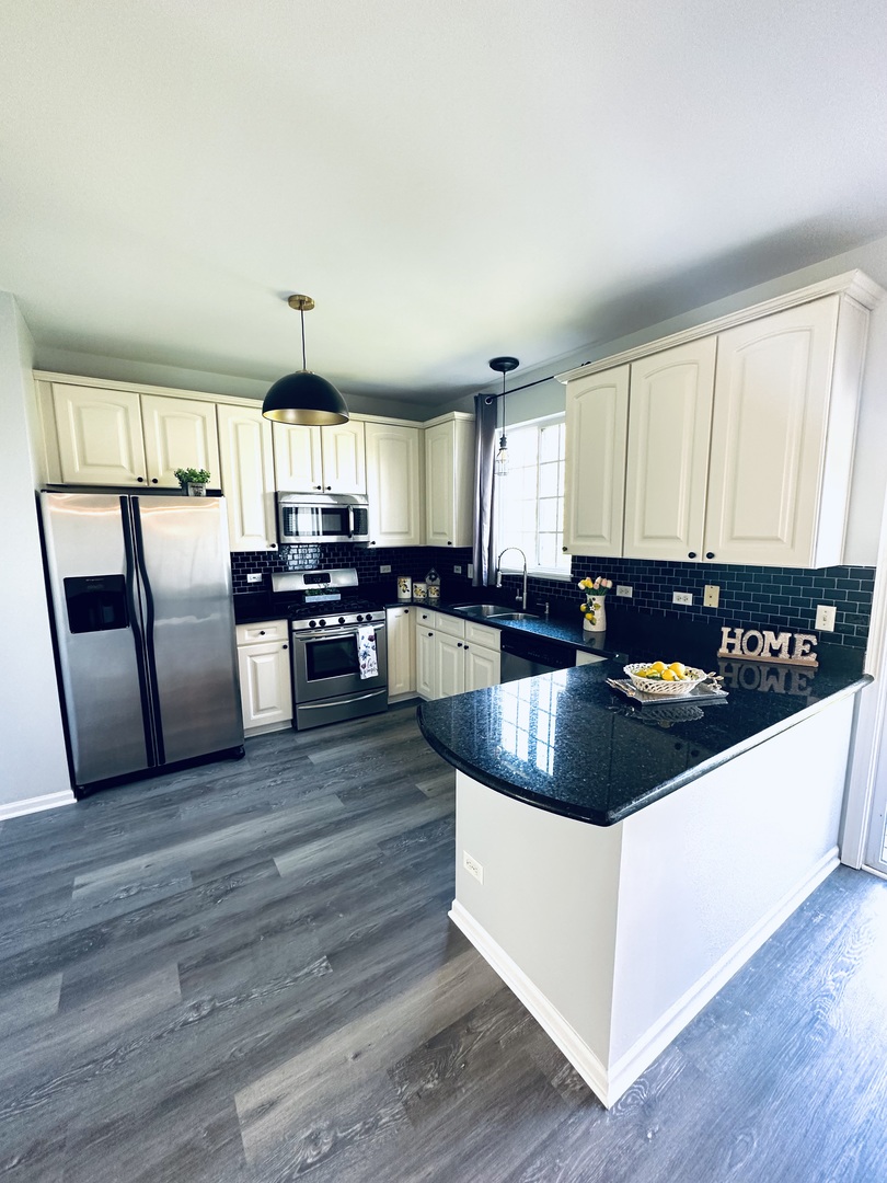 2371 Lundquist Drive photo 3