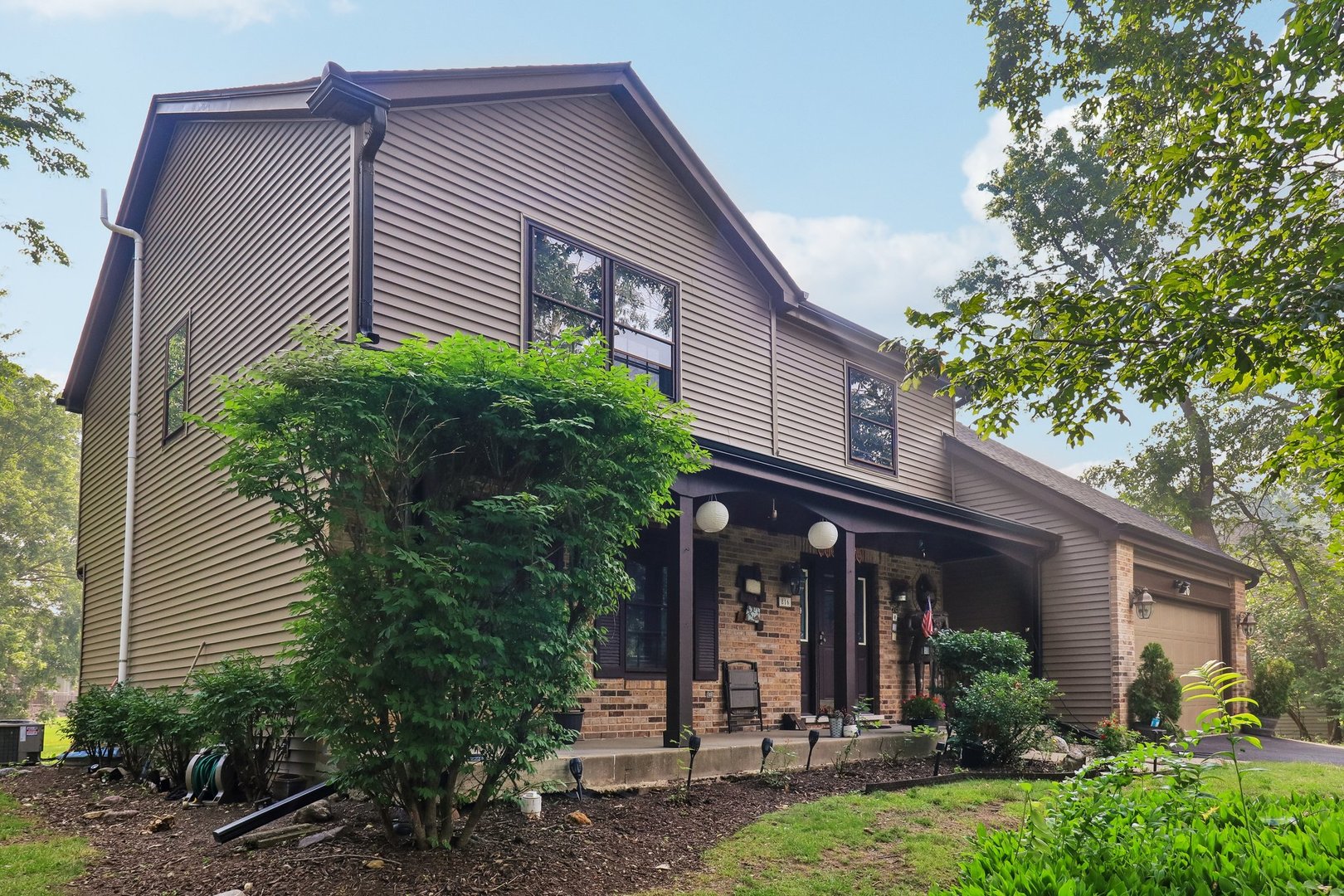 816 Bonnie Brae Lane photo 3