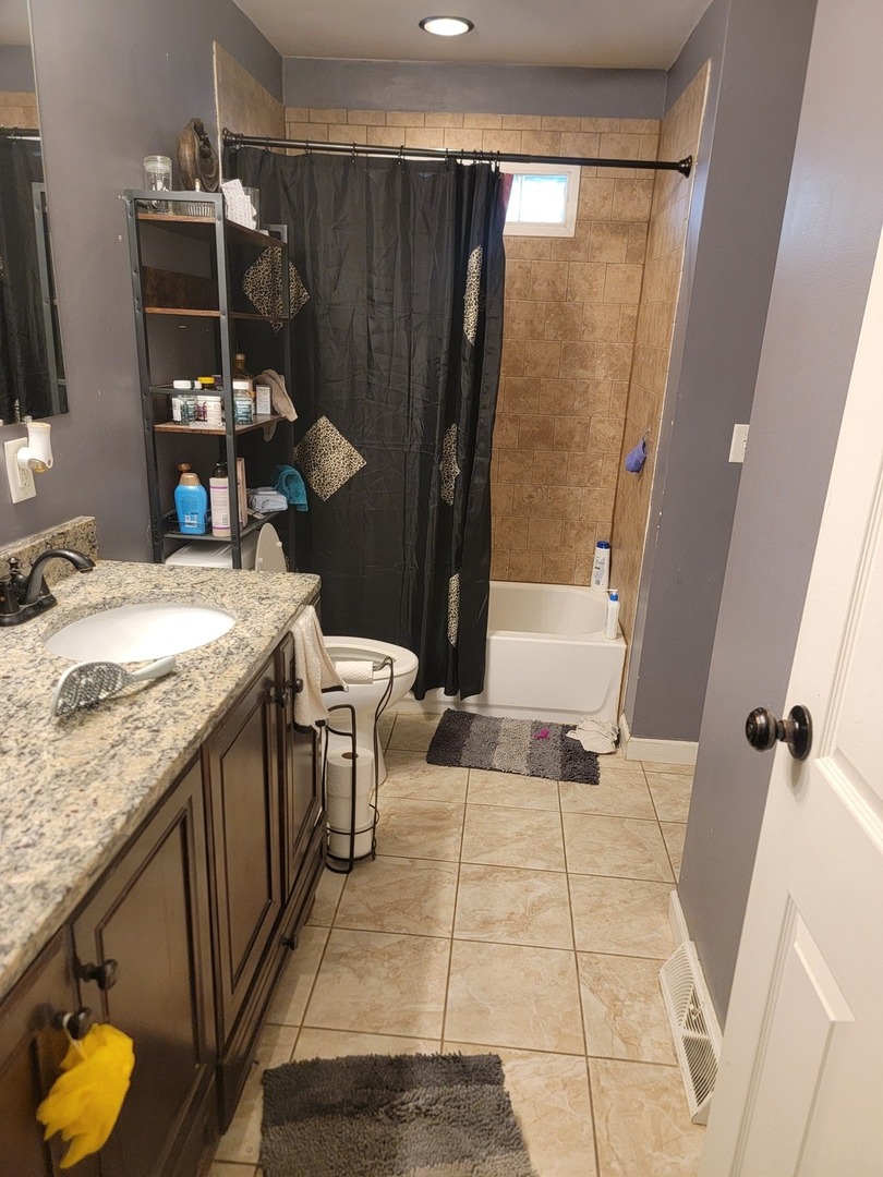 427 DEVON Lane photo 5