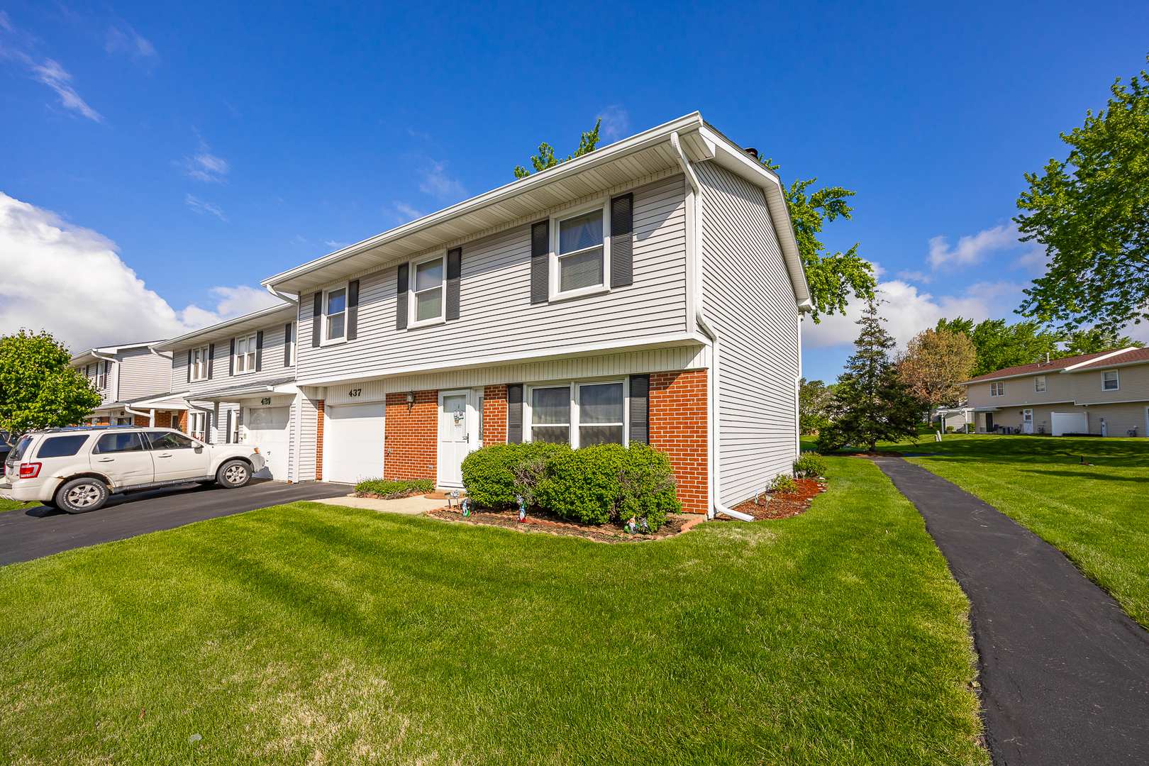 437 Wright Court photo 3