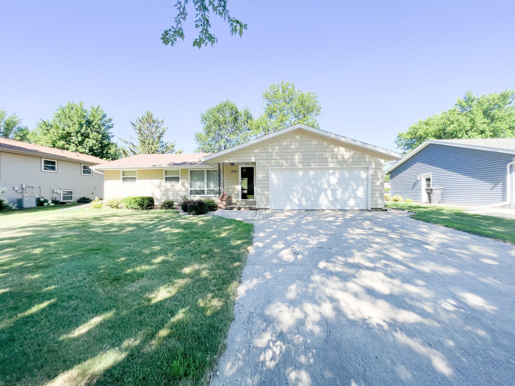 1735 Green View Road, Worthington, MN 56187