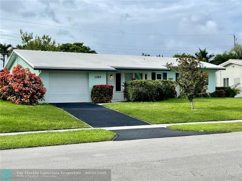 1285 SW 10th St