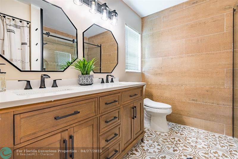 2/2 in Sun Valley East for sale 395,000