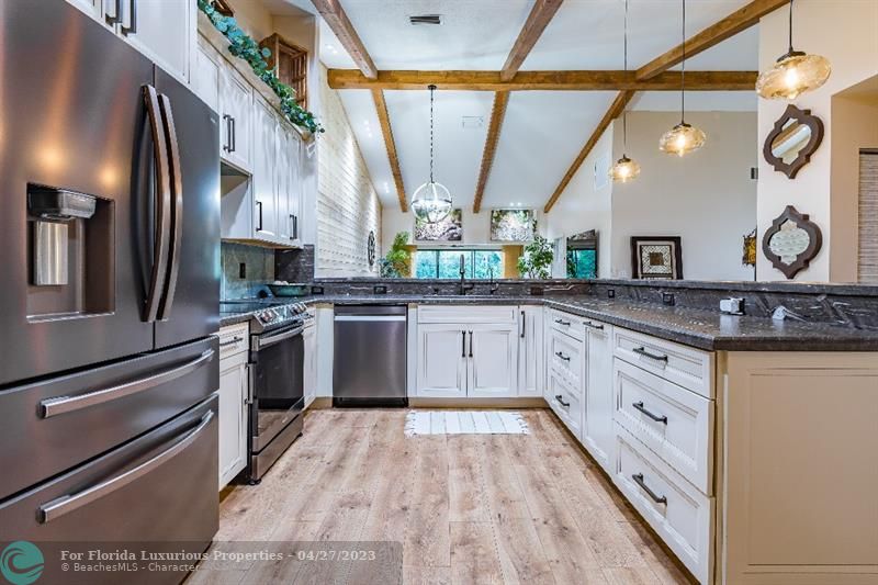 2/2 in Sun Valley East for sale 395,000