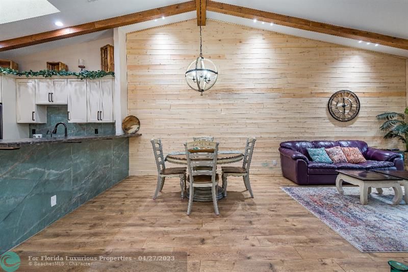 2/2 in Sun Valley East for sale 395,000