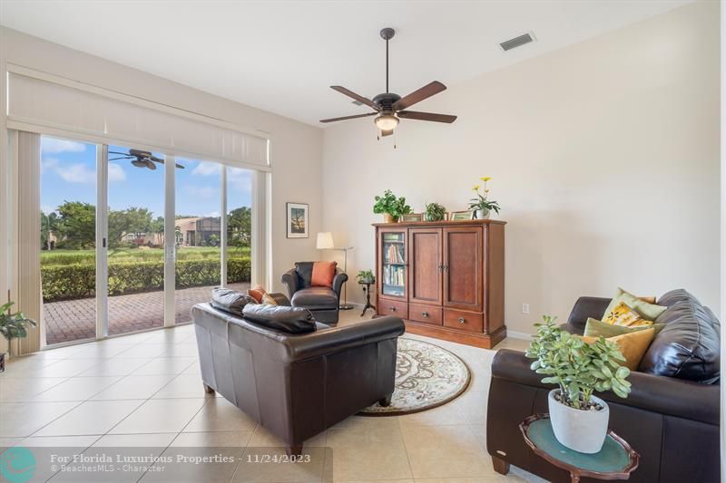 4/2.1 in Valencia Palms for sale 700,000