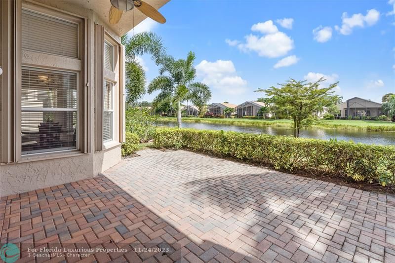 4/2.1 in Valencia Palms for sale 700,000