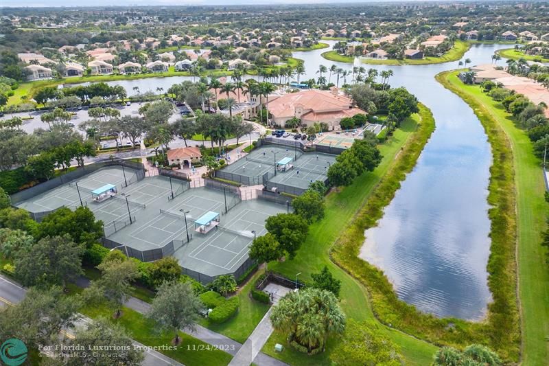 4/2.1 in Valencia Palms for sale 700,000