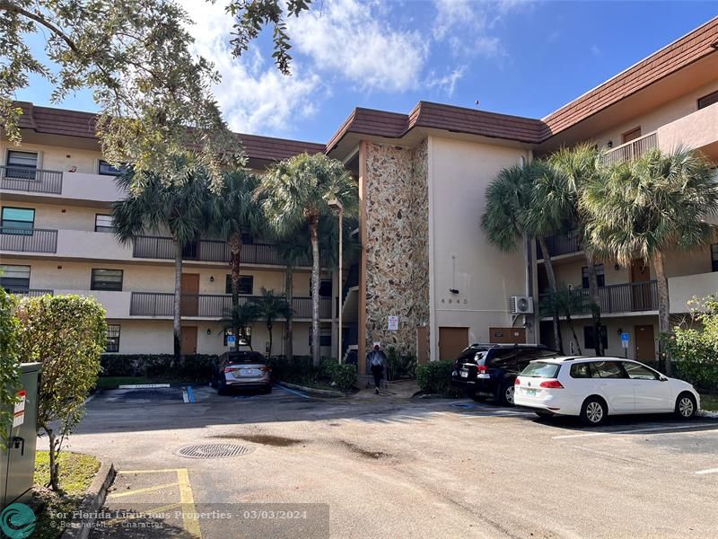 4940 E Sabal Palm Blvd 408, Tamarac MLSF10418684 Century Village