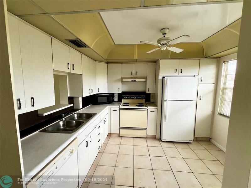 3004 Portofino Isle D3, Coconut Creek MLSF10428815 Wynmoor Real