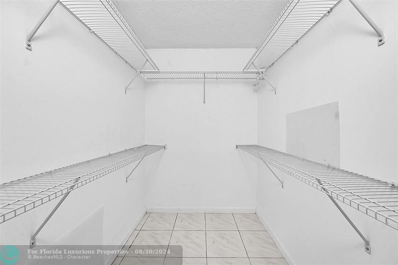 Photo: 17 of 33