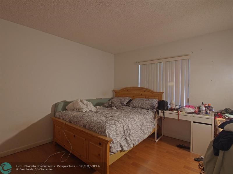 Photo: 15 of 24