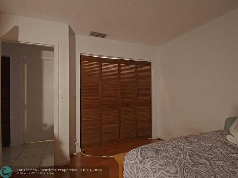 Photo: 16 of 24