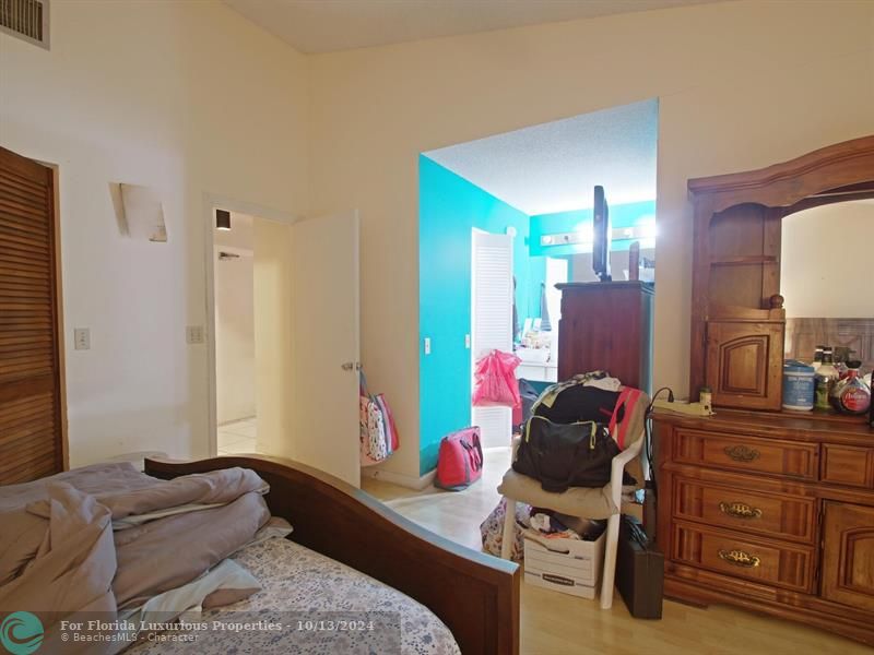 Photo: 19 of 24