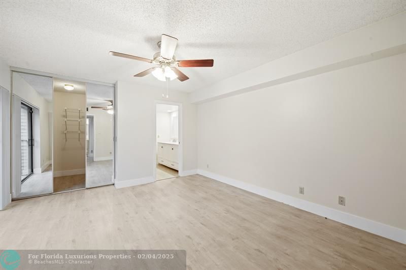 Photo: 15 of 28