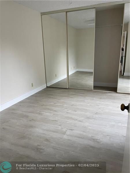 Photo: 7 of 28