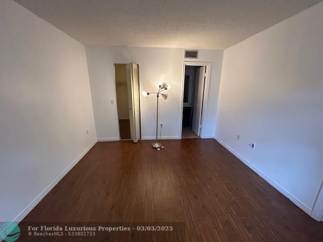 Photo: 14 of 25