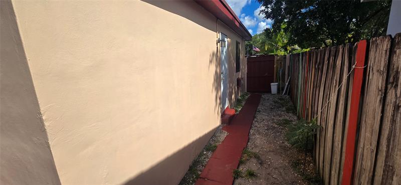 Photo: 16 of 16