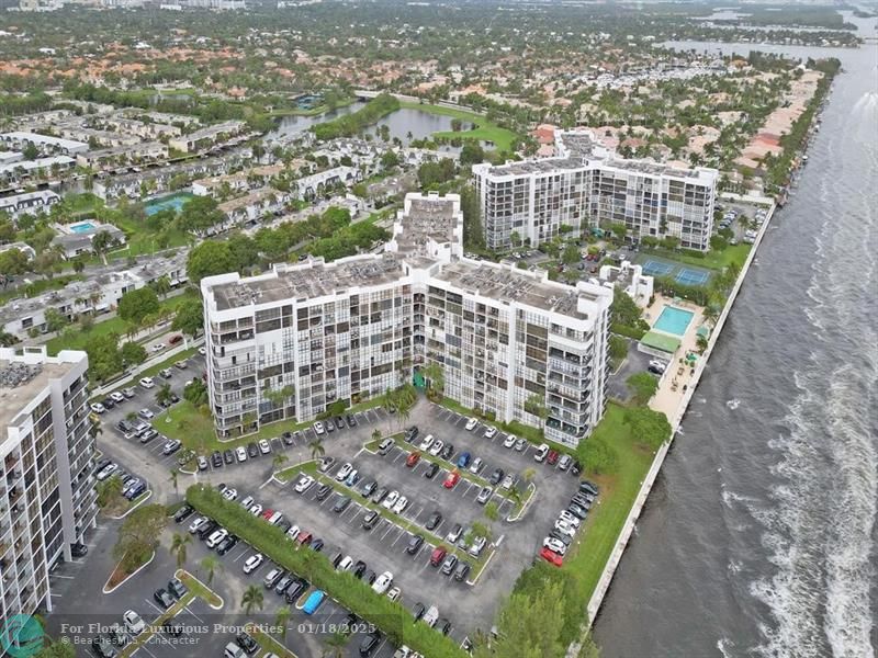 800 Parkview Dr #524