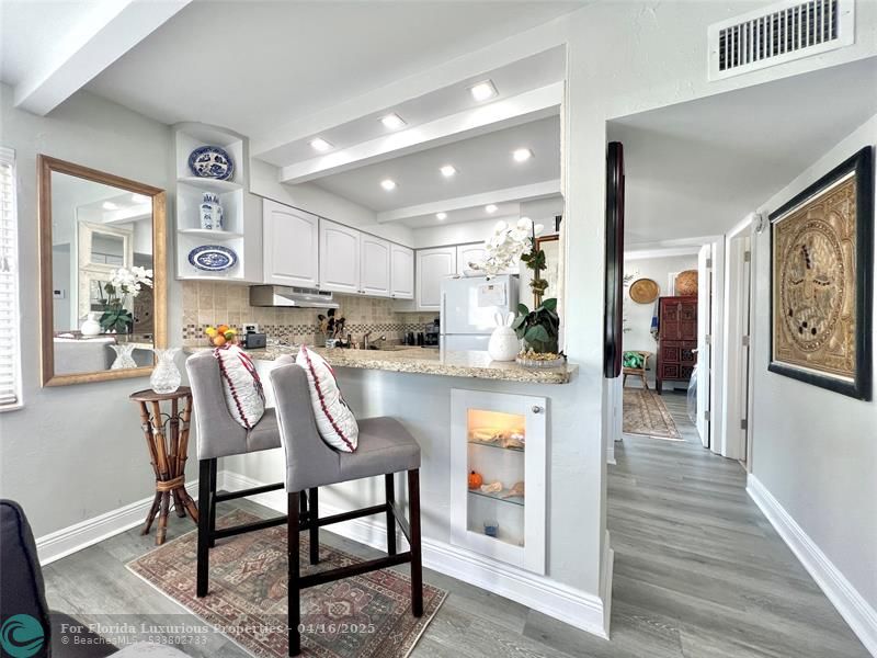 2124 NE 5th Ave #208