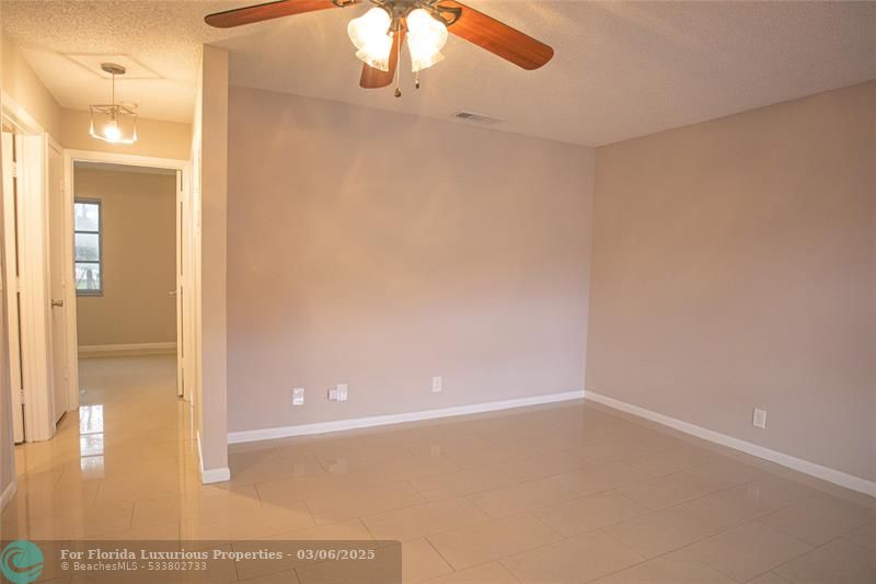 Photo: 10 of 24