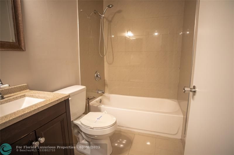 Photo: 14 of 24
