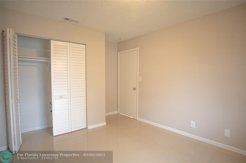 Photo: 17 of 24