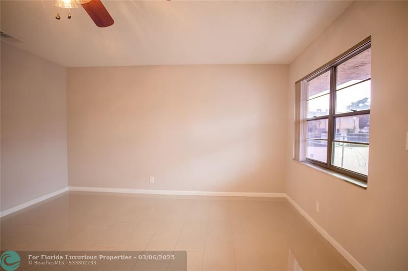 Photo: 9 of 24
